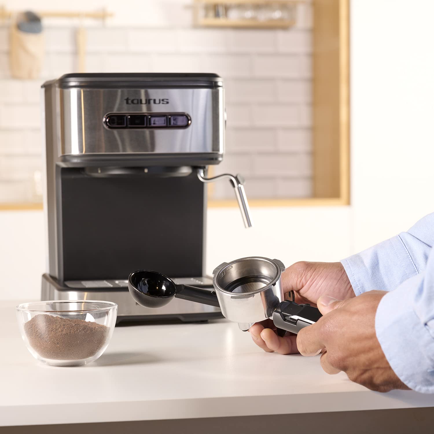 taurus-mercucio-cafetera-espresso-20-bar-programable-con-sistema-extra-cream-vap image 7