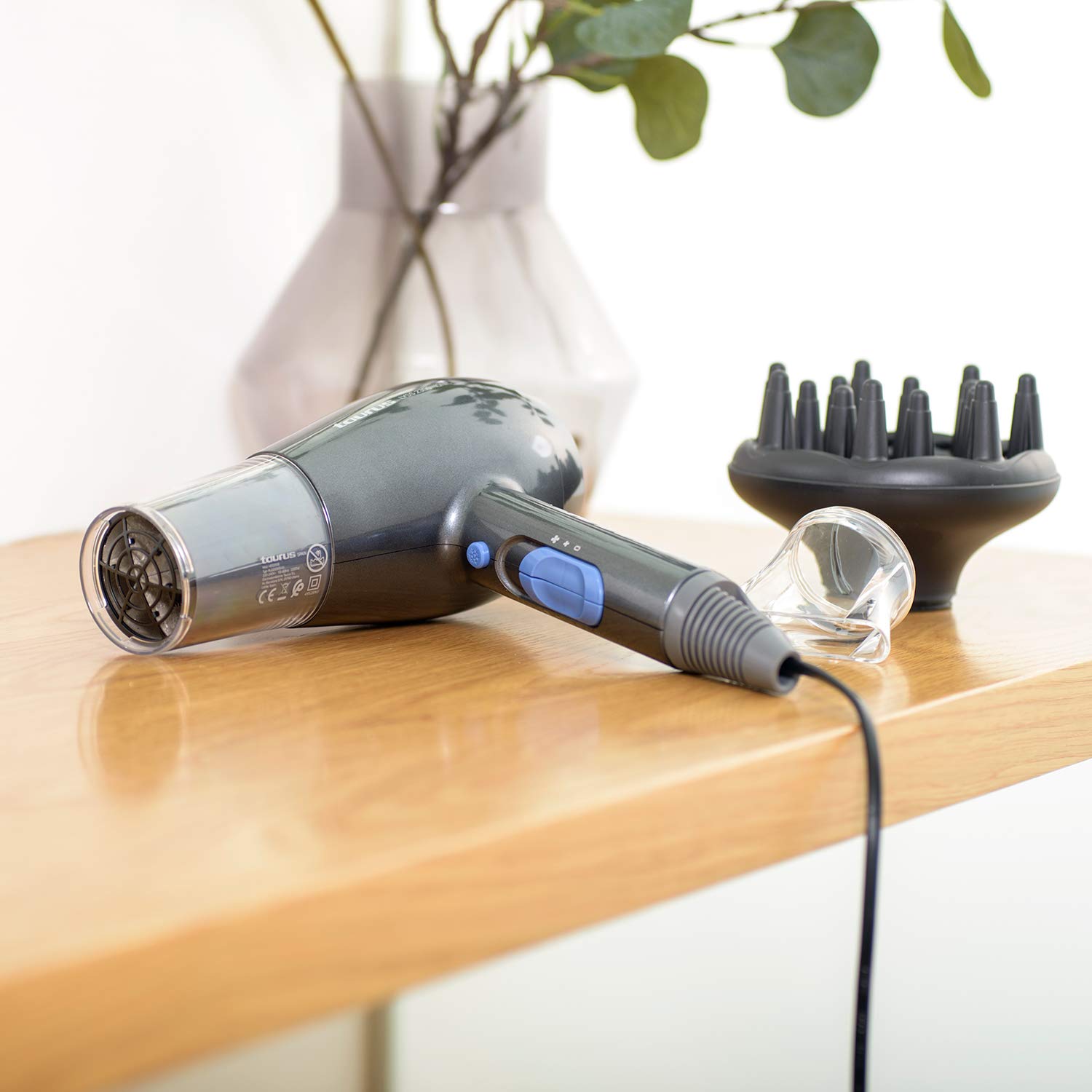 taurus-lyss-2300-ionic-secador-de-pelo-i-nico-2200-w-con-tecnolog-a-japan-sistem image 4