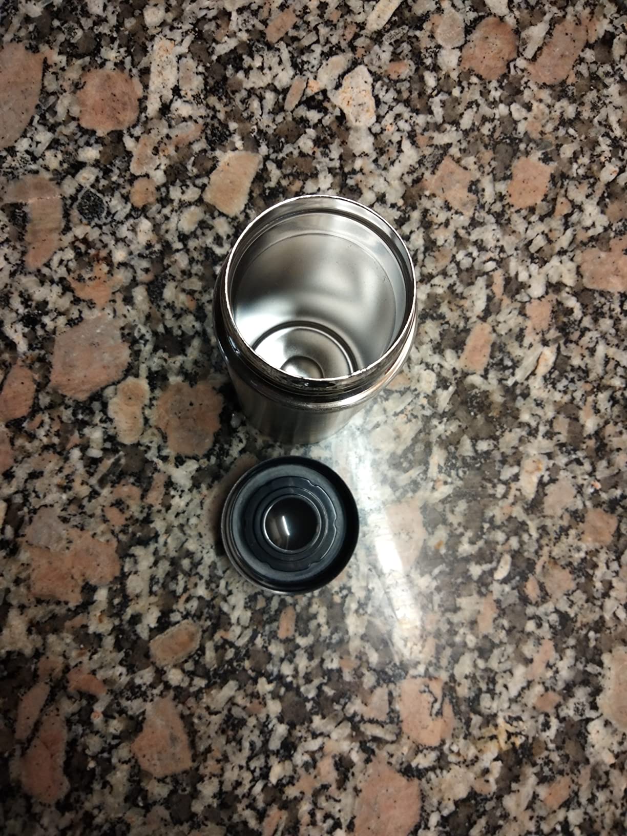 Mantiene el agua fría muchas horas